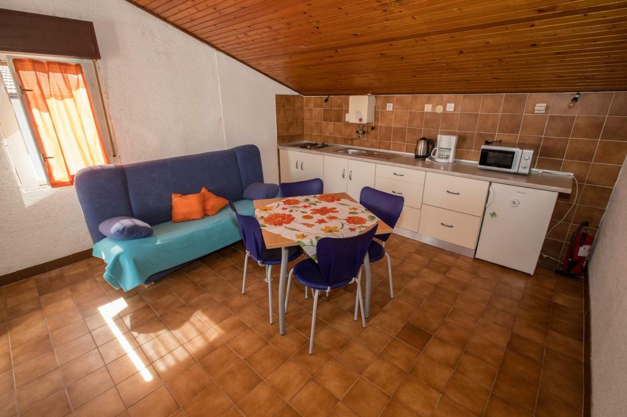 Apartments Renata Kampor Екстериор снимка