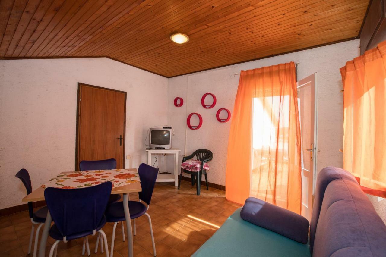 Apartments Renata Kampor Екстериор снимка